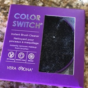 Color switch instant makeup brush cleaner